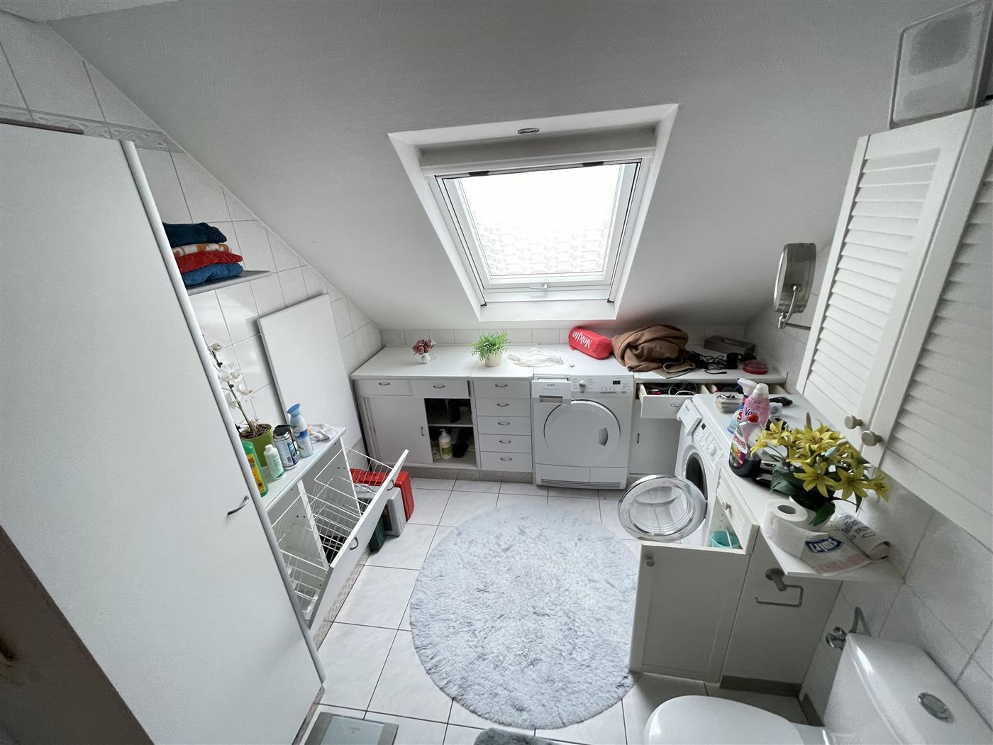 Bad der Dachgeschosswohnung vorher