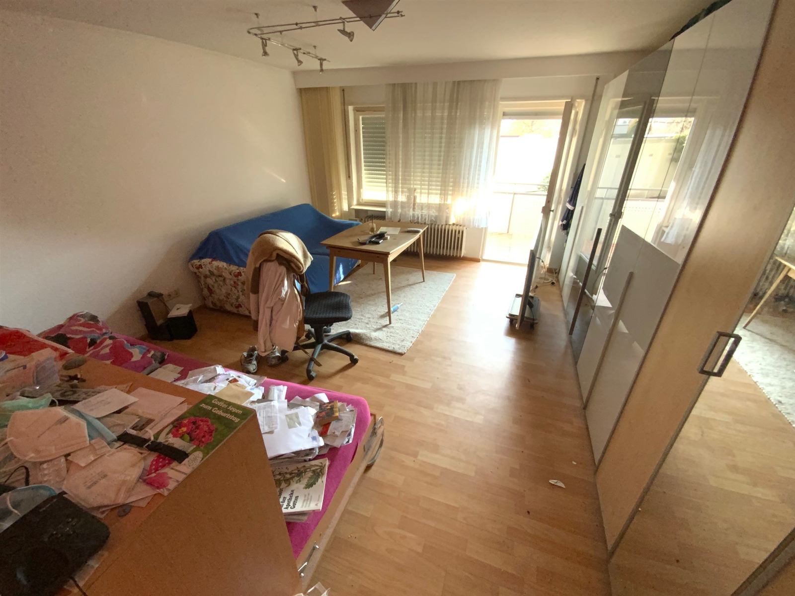 Wohnzimmer der Eigentumswohnung vorher