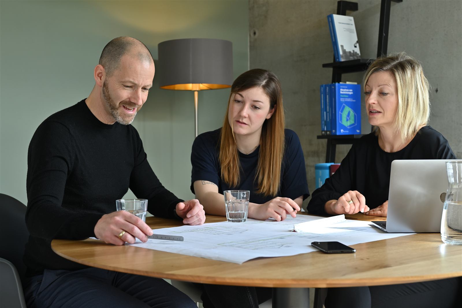 Das Team von Pfeiler Wohnwerte bei der Projektbesprechung